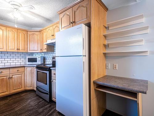 A 4301 48 Street, Leduc, AB - Indoor Photo Showing Kitchen