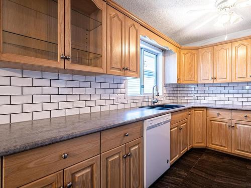 A 4301 48 Street, Leduc, AB - Indoor Photo Showing Kitchen