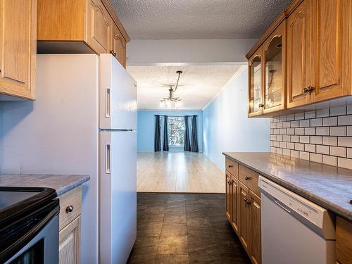 A 4301 48 Street, Leduc, AB - Indoor Photo Showing Kitchen