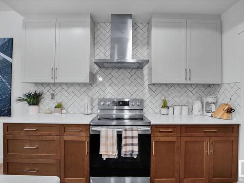 540 Eagleson Wynd, Edmonton, AB - Indoor Photo Showing Kitchen