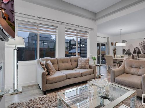 540 Eagleson Wynd, Edmonton, AB - Indoor Photo Showing Living Room