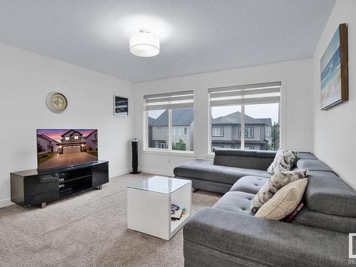 540 Eagleson Wynd, Edmonton, AB - Indoor Photo Showing Living Room