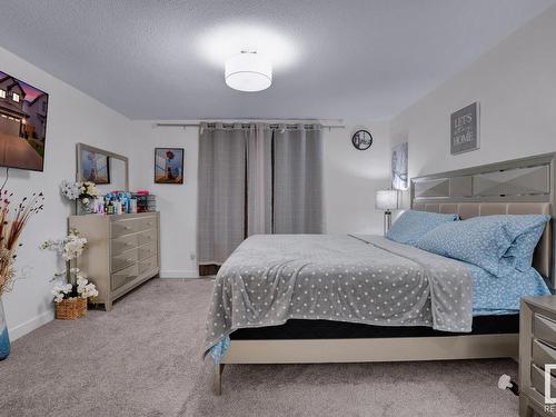 540 Eagleson Wynd, Edmonton, AB - Indoor Photo Showing Bedroom