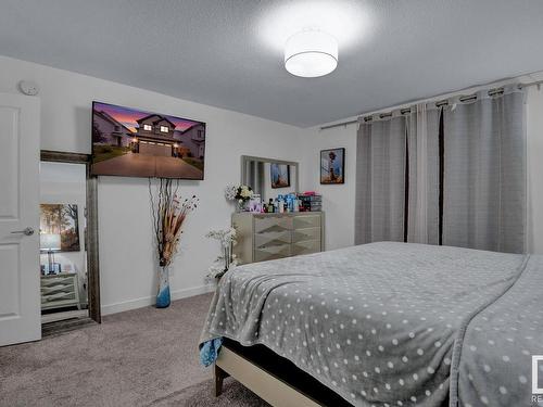 540 Eagleson Wynd, Edmonton, AB - Indoor Photo Showing Bedroom