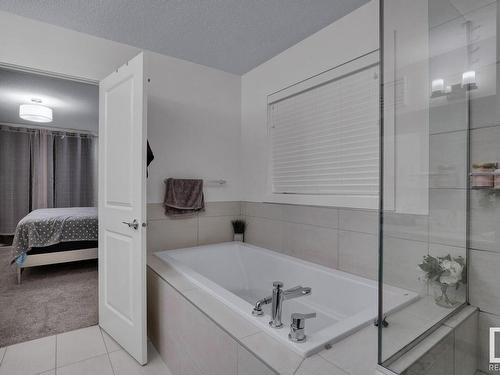 540 Eagleson Wynd, Edmonton, AB - Indoor Photo Showing Bathroom