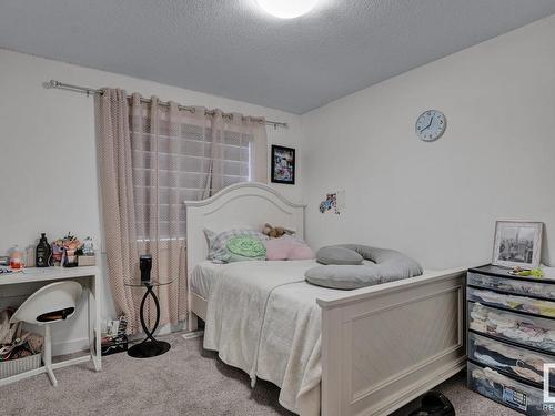 540 Eagleson Wynd, Edmonton, AB - Indoor Photo Showing Bedroom