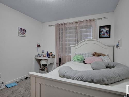 540 Eagleson Wynd, Edmonton, AB - Indoor Photo Showing Bedroom