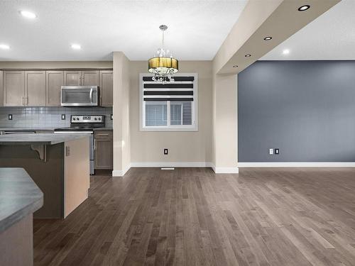 2907 15 Street, Edmonton, AB - Indoor Photo Showing Kitchen