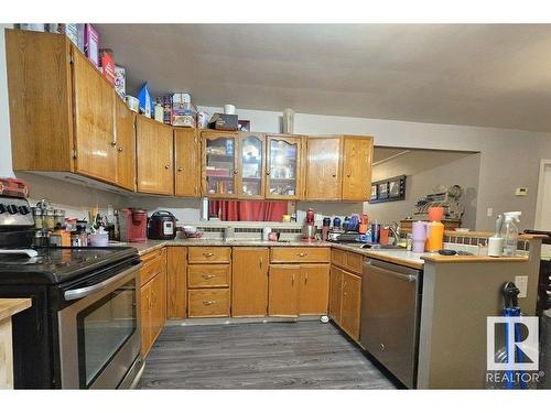 11520 129 Avenue, Edmonton, AB - Indoor Photo Showing Kitchen