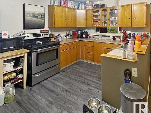 11520 129 Avenue, Edmonton, AB - Indoor Photo Showing Kitchen