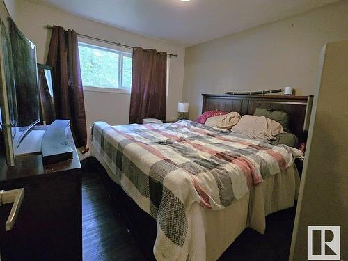 11520 129 Avenue, Edmonton, AB - Indoor Photo Showing Bedroom