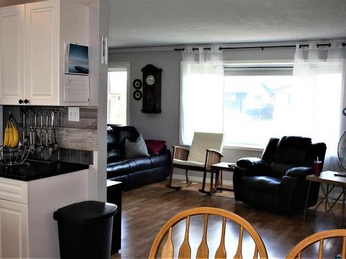 10340 108 Ave, Westlock, AB - Indoor Photo Showing Living Room