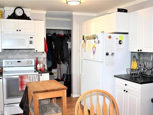 10340 108 Ave, Westlock, AB - Indoor Photo Showing Kitchen