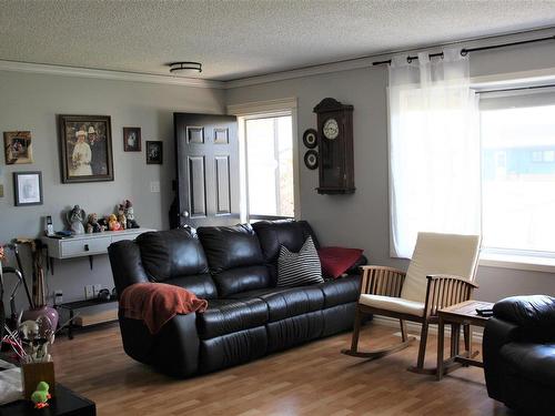 10340 108 Ave, Westlock, AB - Indoor Photo Showing Living Room