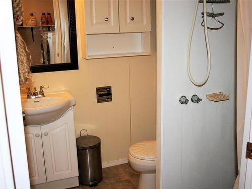 10340 108 Ave, Westlock, AB - Indoor Photo Showing Bathroom