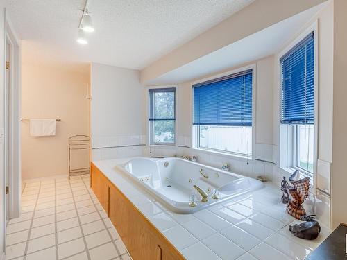 212 Peter Cl Nw, Edmonton, AB 