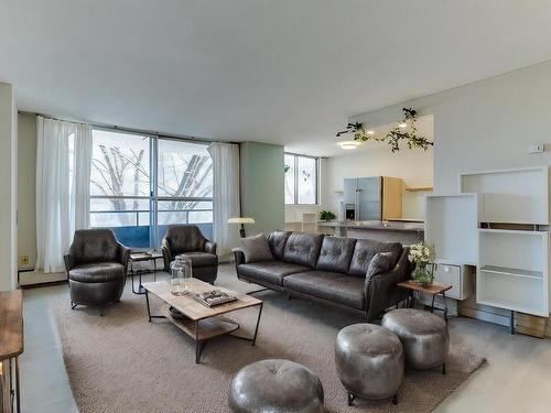 215 13910 Stony Plain Road, Edmonton, AB - Indoor Photo Showing Living Room