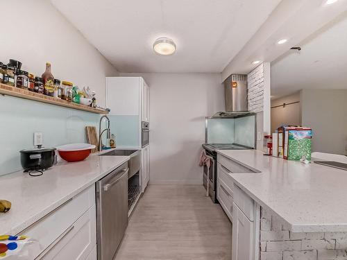 215 13910 Stony Plain Road, Edmonton, AB - Indoor Photo Showing Kitchen