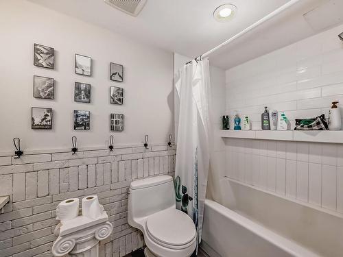 215 13910 Stony Plain Road, Edmonton, AB - Indoor Photo Showing Bathroom