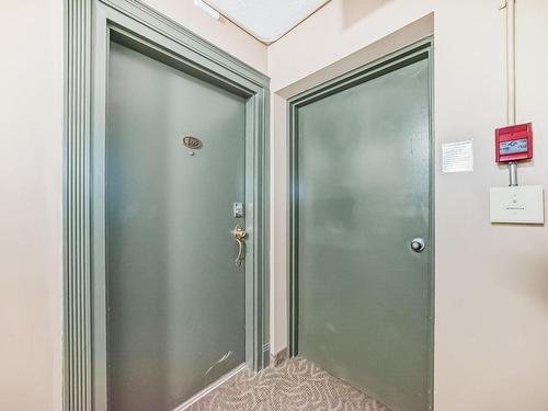 215 13910 Stony Plain Road, Edmonton, AB - Indoor Photo Showing Bathroom