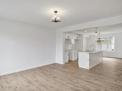 81 50 Mclaughlin Drive, Spruce Grove, AB - Indoor Photo Showing Kitchen