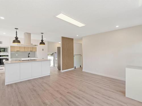 7320 77 Street, Edmonton, AB - Indoor Photo Showing Kitchen