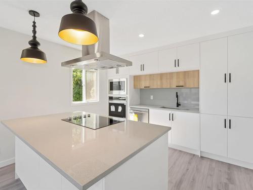 7320 77 Street, Edmonton, AB - Indoor Photo Showing Kitchen