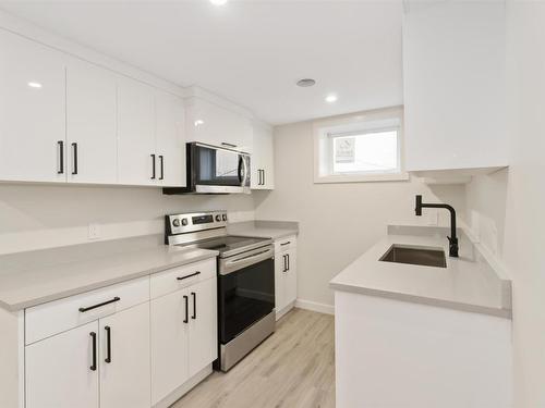 7320 77 Street, Edmonton, AB - Indoor Photo Showing Kitchen