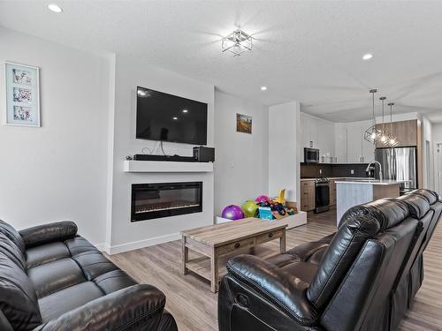 8046 Kiriak Li Sw, Edmonton, AB 