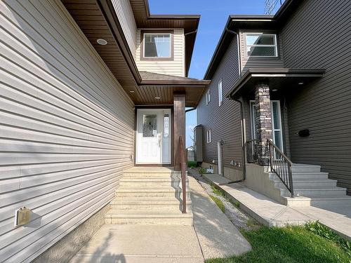 1747 28 St Nw, Edmonton, AB 