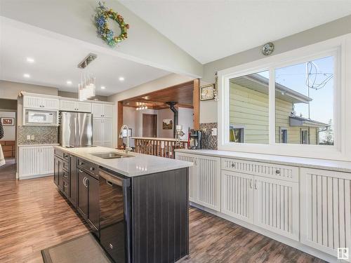 A&B 48472 Rge Rd 252, Rural Leduc County, AB - Indoor Photo Showing Kitchen With Double Sink With Upgraded Kitchen