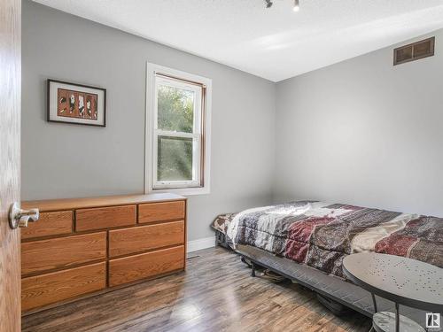 A&B 48472 Rge Rd 252, Rural Leduc County, AB - Indoor Photo Showing Bedroom