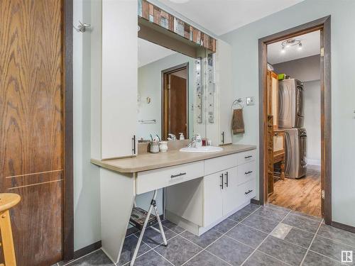 A&B 48472 Rge Rd 252, Rural Leduc County, AB - Indoor Photo Showing Bathroom