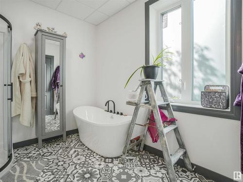 A&B 48472 Rge Rd 252, Rural Leduc County, AB - Indoor Photo Showing Bathroom