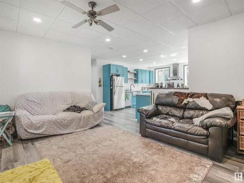 A&B 48472 Rge Rd 252, Rural Leduc County, AB - Indoor Photo Showing Living Room