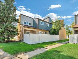 139 KASKITAYO CO NW  Edmonton, AB T6J 3T3