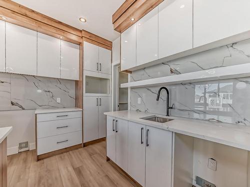 28 Ashbury Crescent, Spruce Grove, AB - Indoor Photo Showing Kitchen