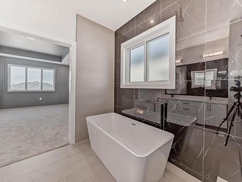 28 Ashbury Crescent, Spruce Grove, AB - Indoor Photo Showing Bathroom