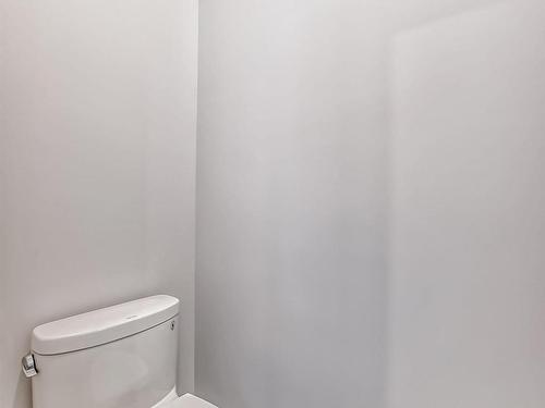 28 Ashbury Crescent, Spruce Grove, AB - Indoor Photo Showing Bathroom