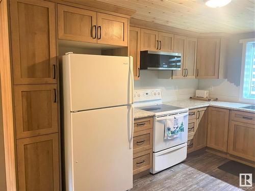 406 55061 Twp Rd 462, Rural Wetaskiwin County, AB - Indoor Photo Showing Kitchen