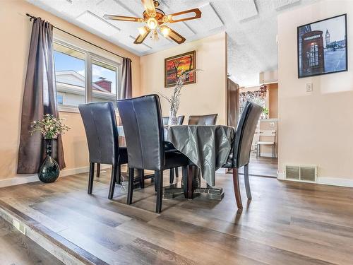 11731 145 Avenue Nw, Edmonton, AB - Indoor Photo Showing Dining Room