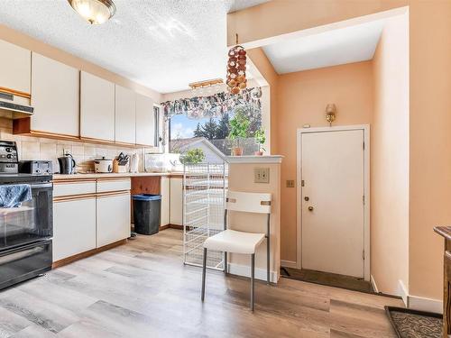 11731 145 Avenue Nw, Edmonton, AB - Indoor Photo Showing Kitchen