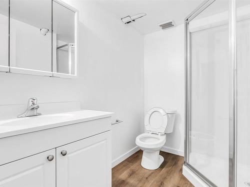 11731 145 Avenue Nw, Edmonton, AB - Indoor Photo Showing Bathroom