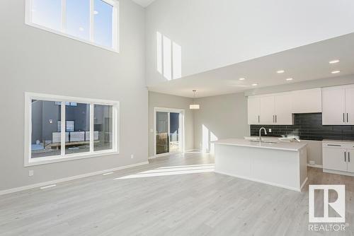 33 Cannes Cove, St. Albert, AB - Indoor Photo Showing Kitchen