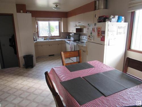 5017 52 St, Barrhead, AB 