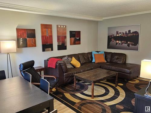 104 9925 83 Avenue, Edmonton, AB - Indoor Photo Showing Living Room