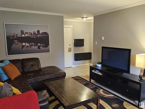 104 9925 83 Avenue, Edmonton, AB - Indoor Photo Showing Living Room