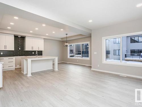 27 Cannes Cove, St. Albert, AB - Indoor Photo Showing Kitchen With Upgraded Kitchen