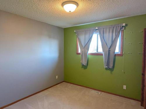 5106 45B Avenue, Vegreville, AB - Indoor Photo Showing Other Room