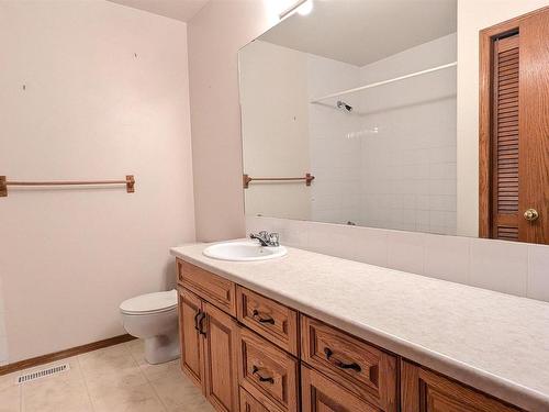 5106 45B Avenue, Vegreville, AB - Indoor Photo Showing Bathroom